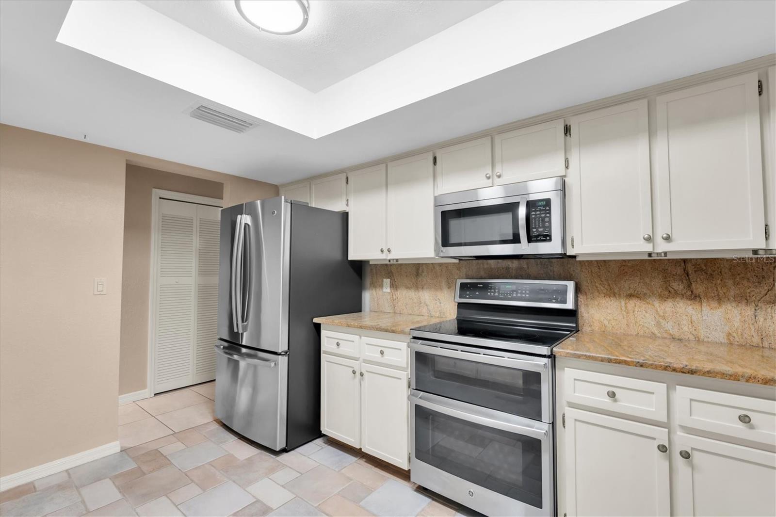 6812 RIDGE TOP DR — photo 17
