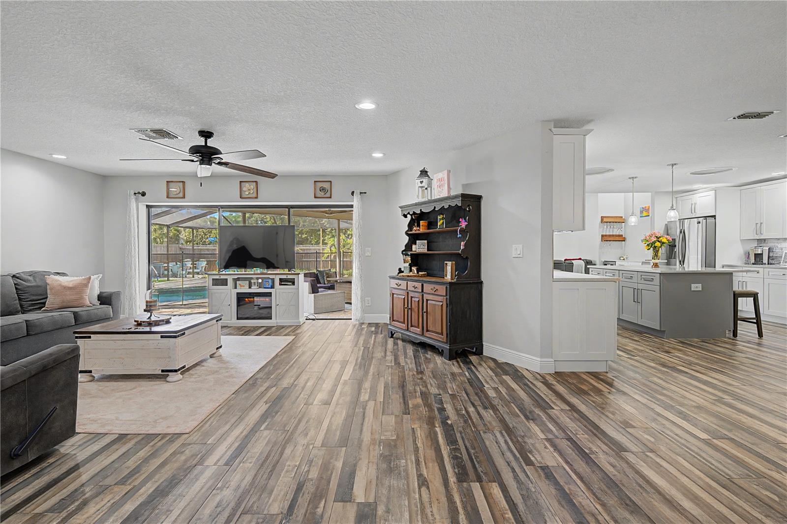 2717 REDFORD CT E — photo 11