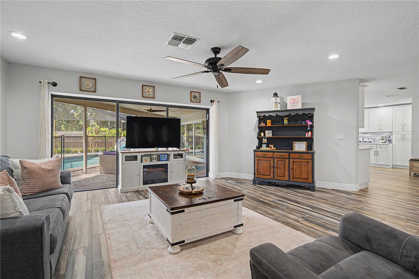 2717 REDFORD CT E — photo 9