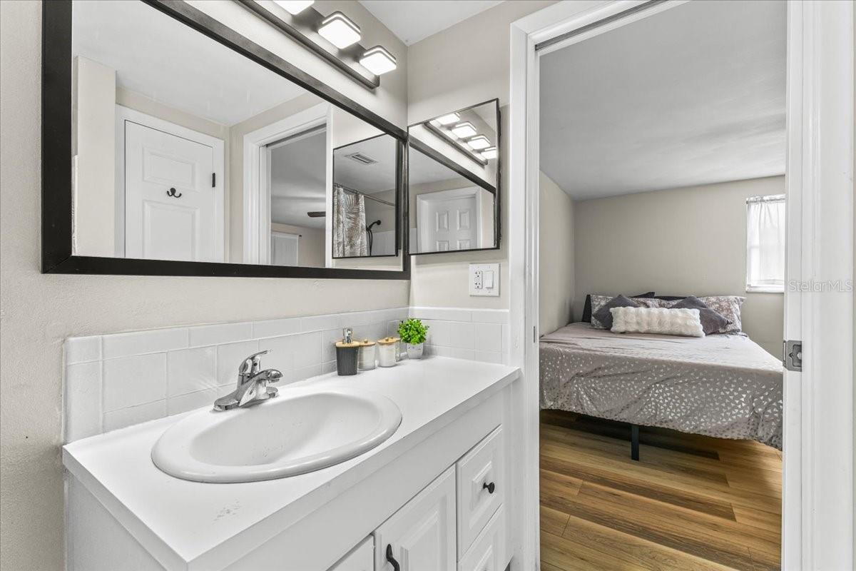 10914 OAKDALE AVE — photo 26