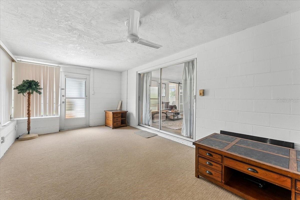 10914 OAKDALE AVE — photo 12