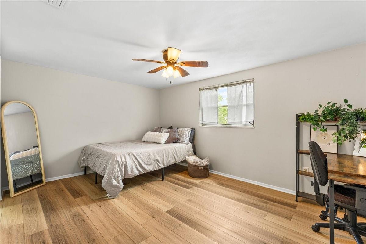 10914 OAKDALE AVE — photo 22