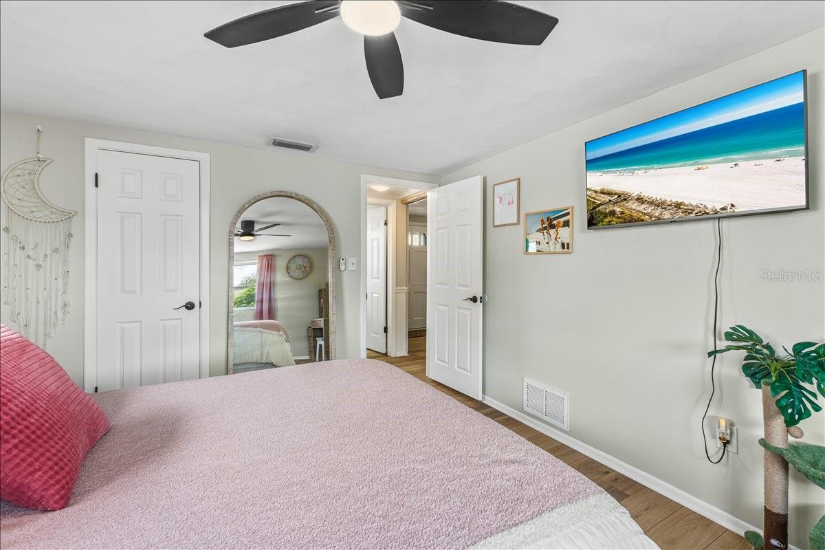 10914 OAKDALE AVE — photo 32