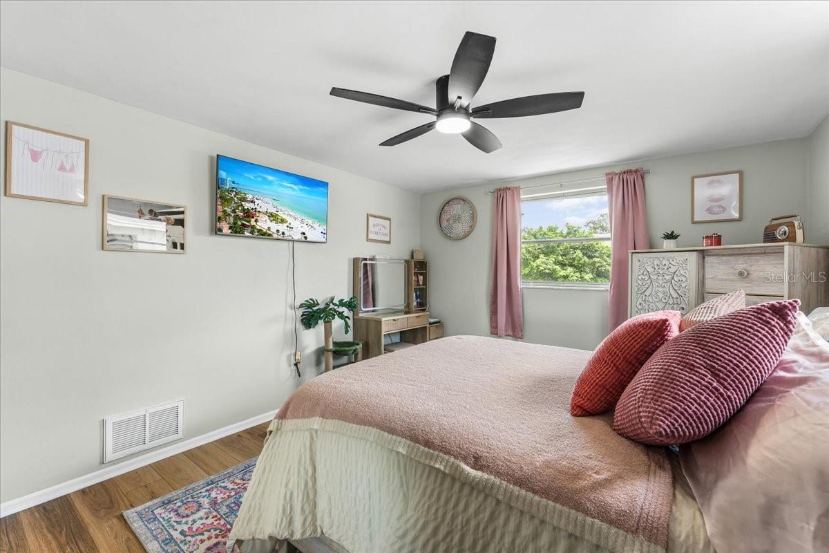10914 OAKDALE AVE — photo 31