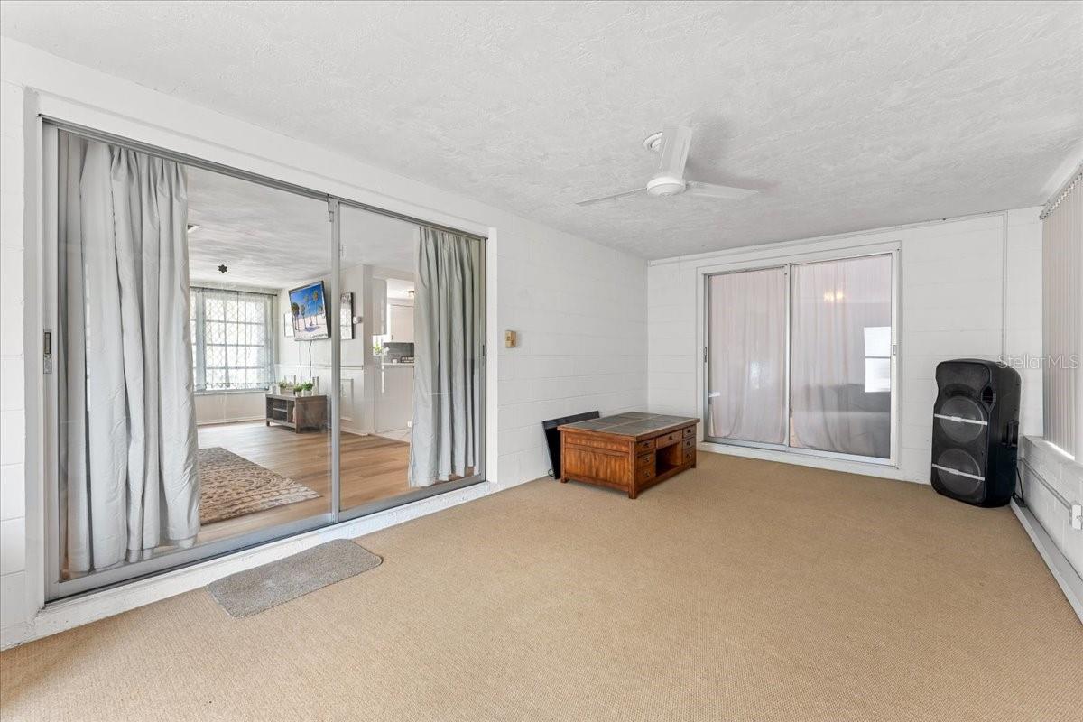 10914 OAKDALE AVE — photo 13