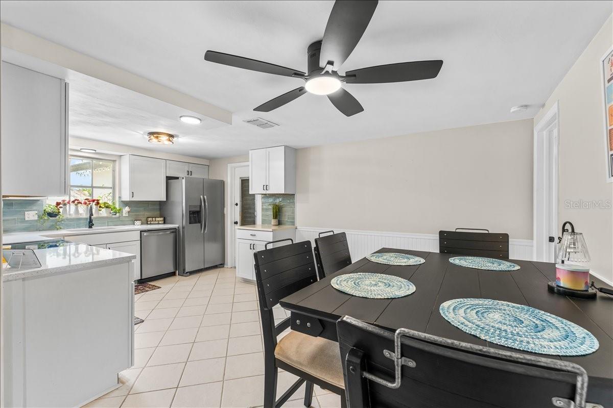 10914 OAKDALE AVE — photo 16