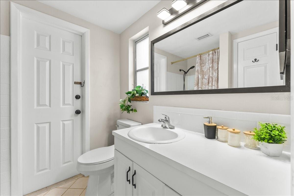 10914 OAKDALE AVE — photo 25