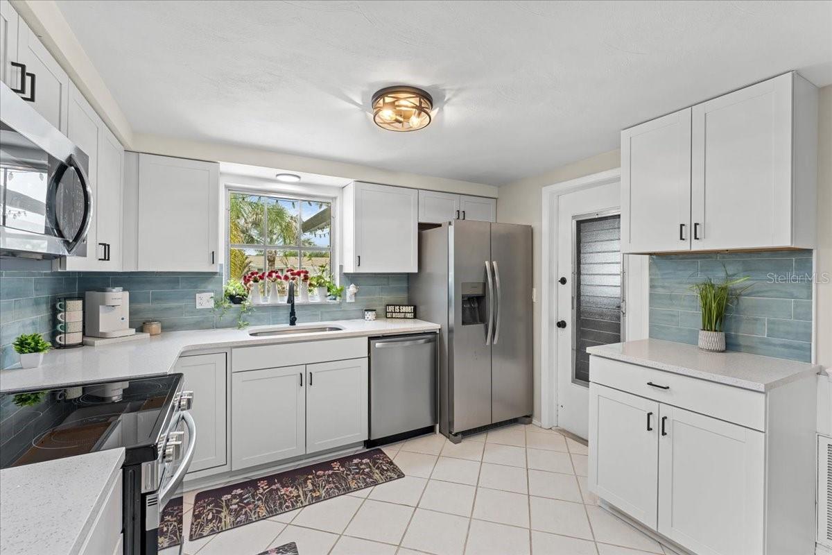 10914 OAKDALE AVE — photo 19