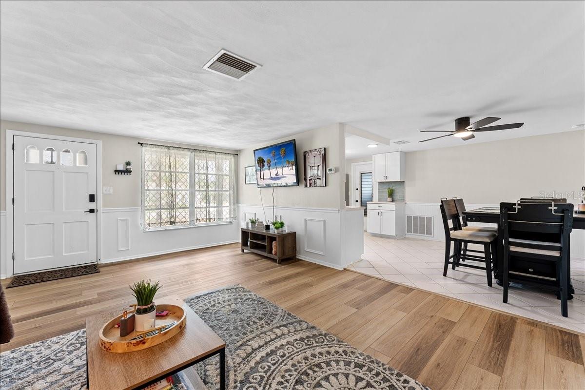 10914 OAKDALE AVE — photo 10