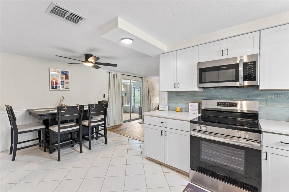 10914 OAKDALE AVE — photo 20