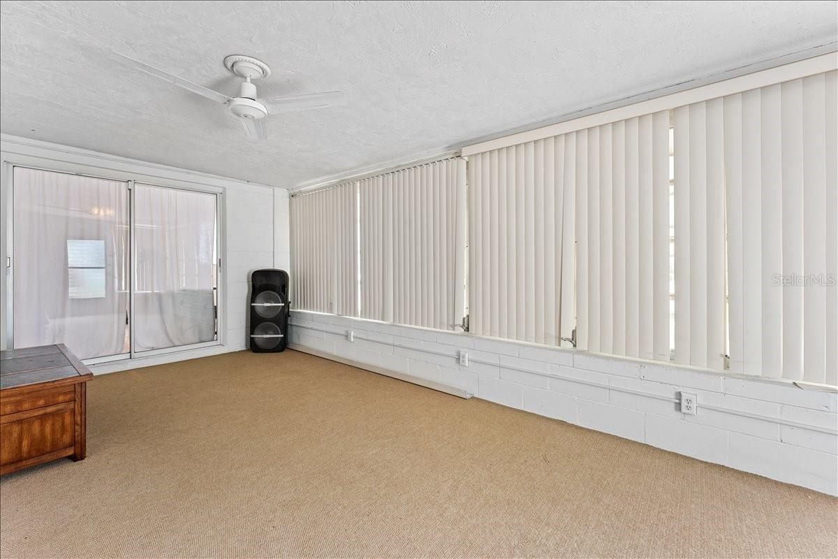 10914 OAKDALE AVE — photo 14