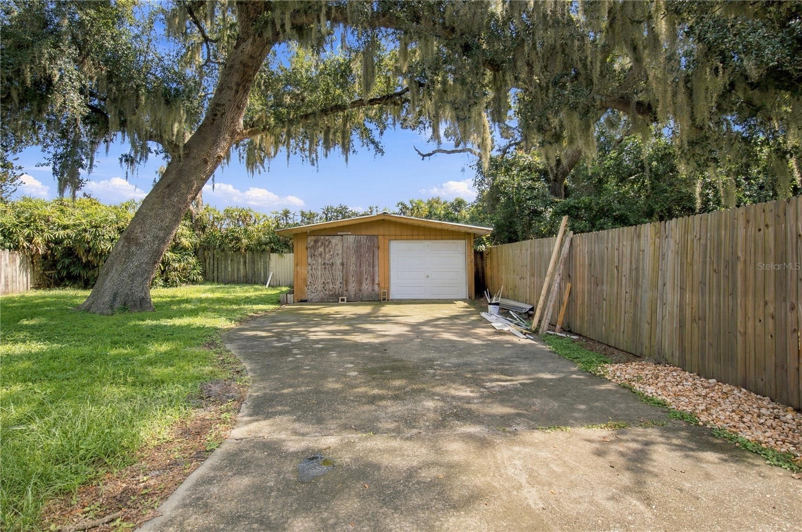 11709 HOYT AVE — photo 32