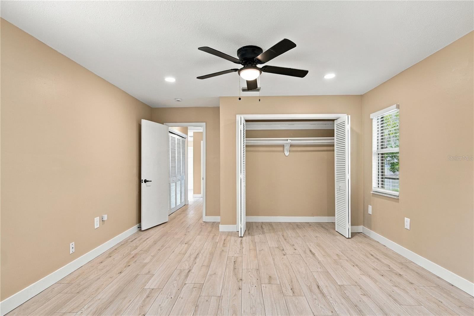 11709 HOYT AVE — photo 20