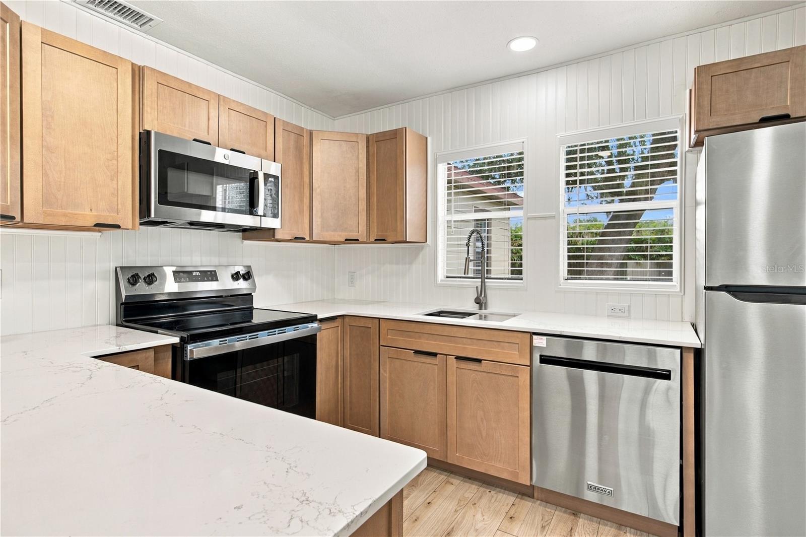 11709 HOYT AVE — photo 14