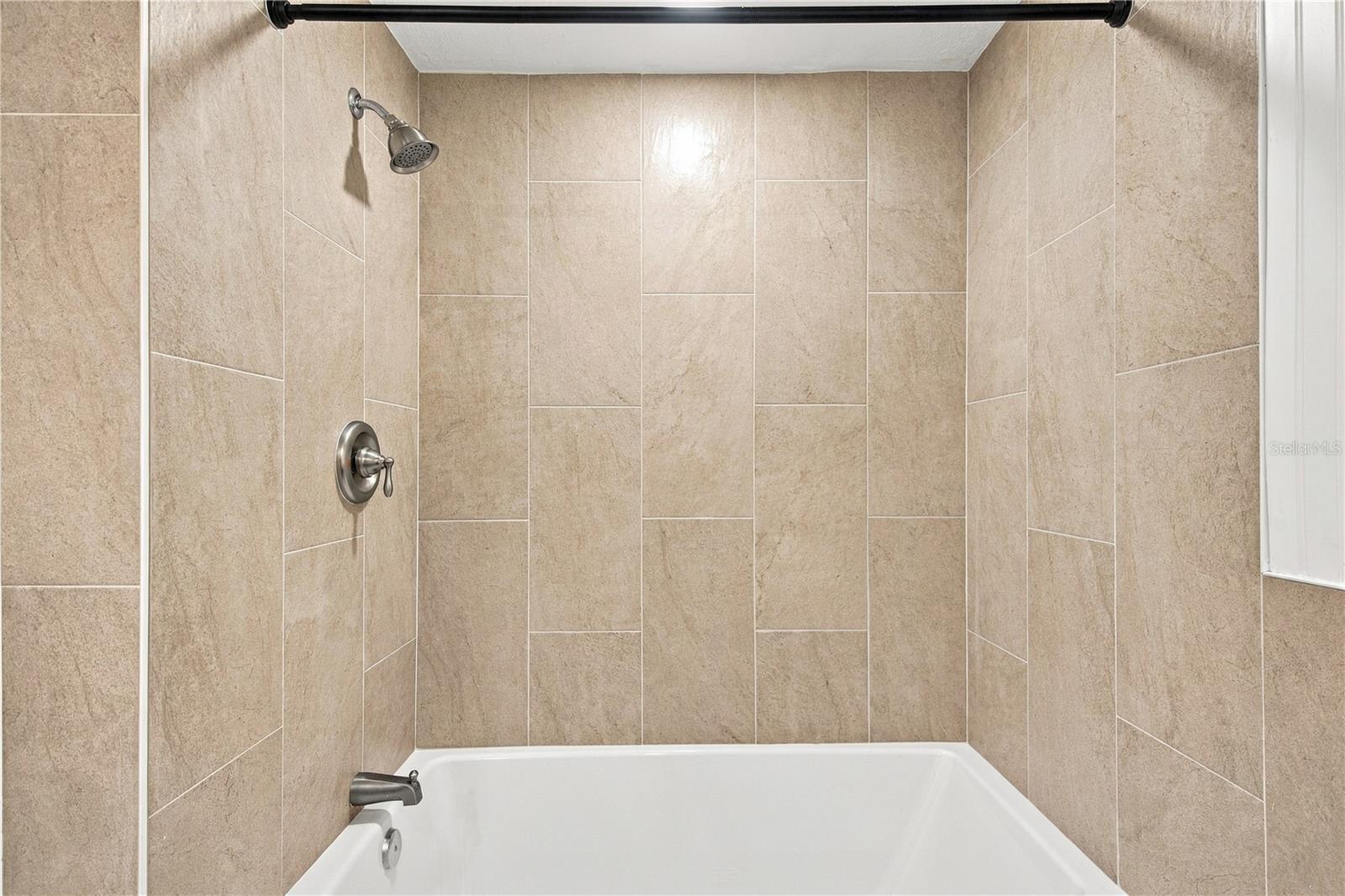 11709 HOYT AVE — photo 23
