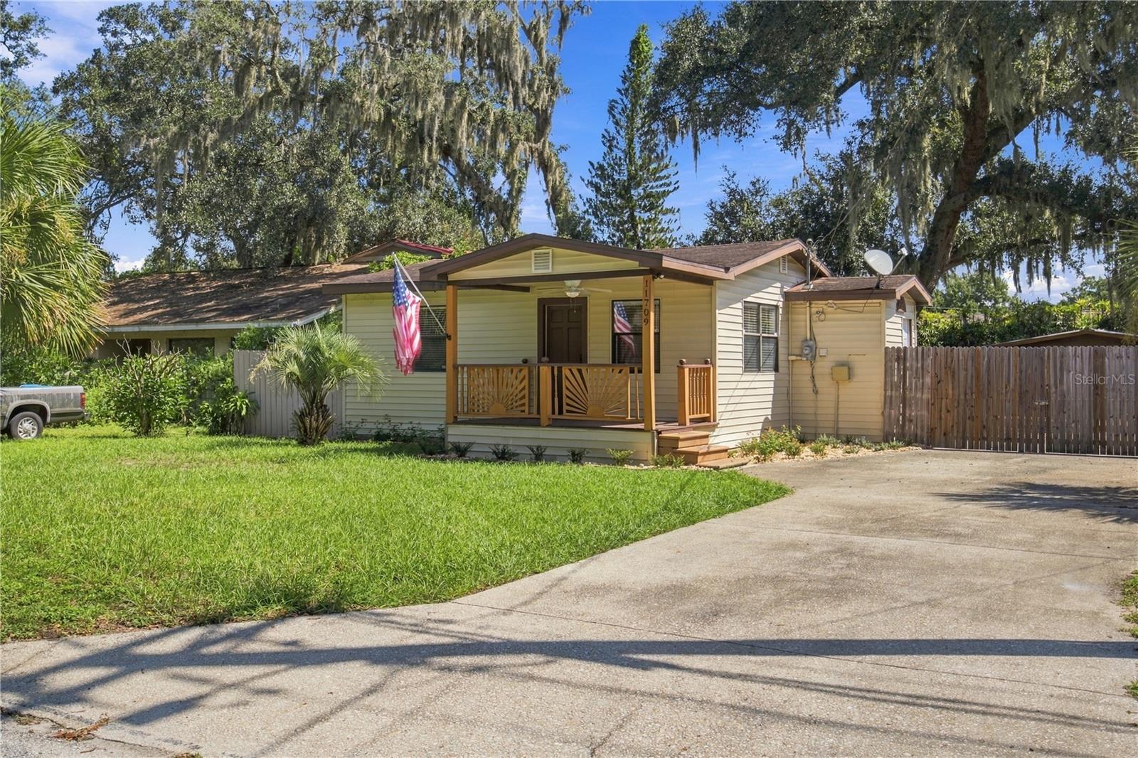 11709 HOYT AVE — photo 4