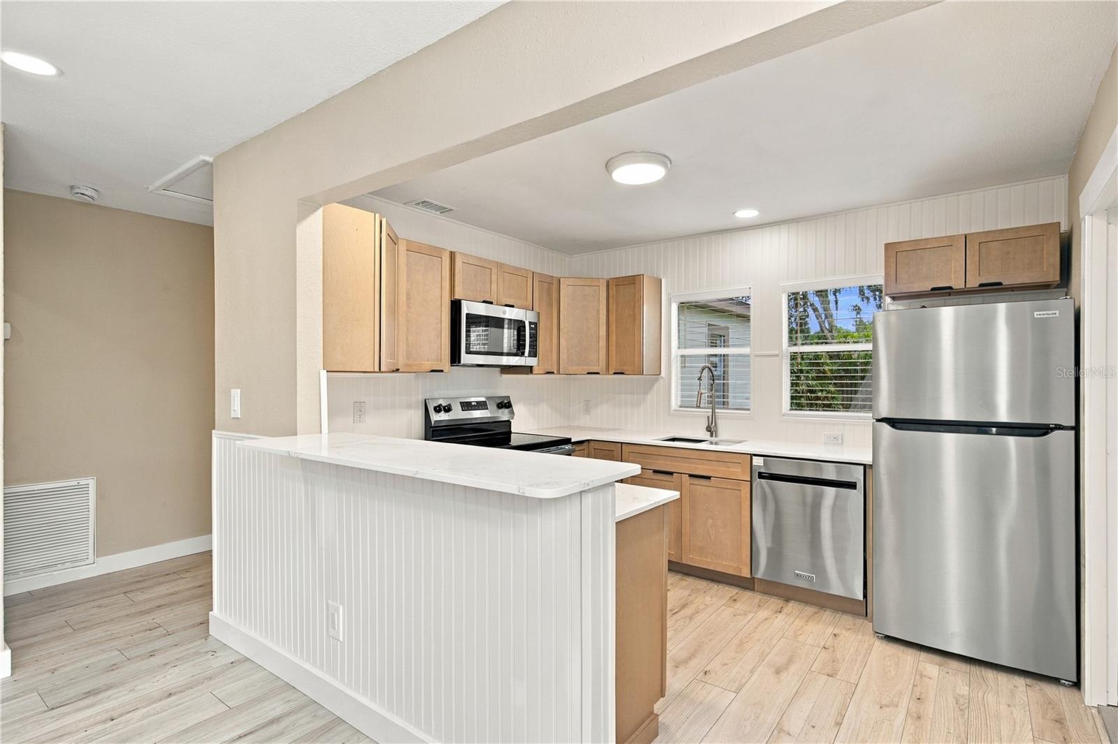 11709 HOYT AVE — photo 11