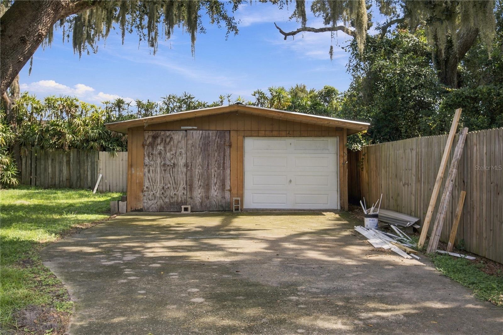 11709 HOYT AVE — photo 34