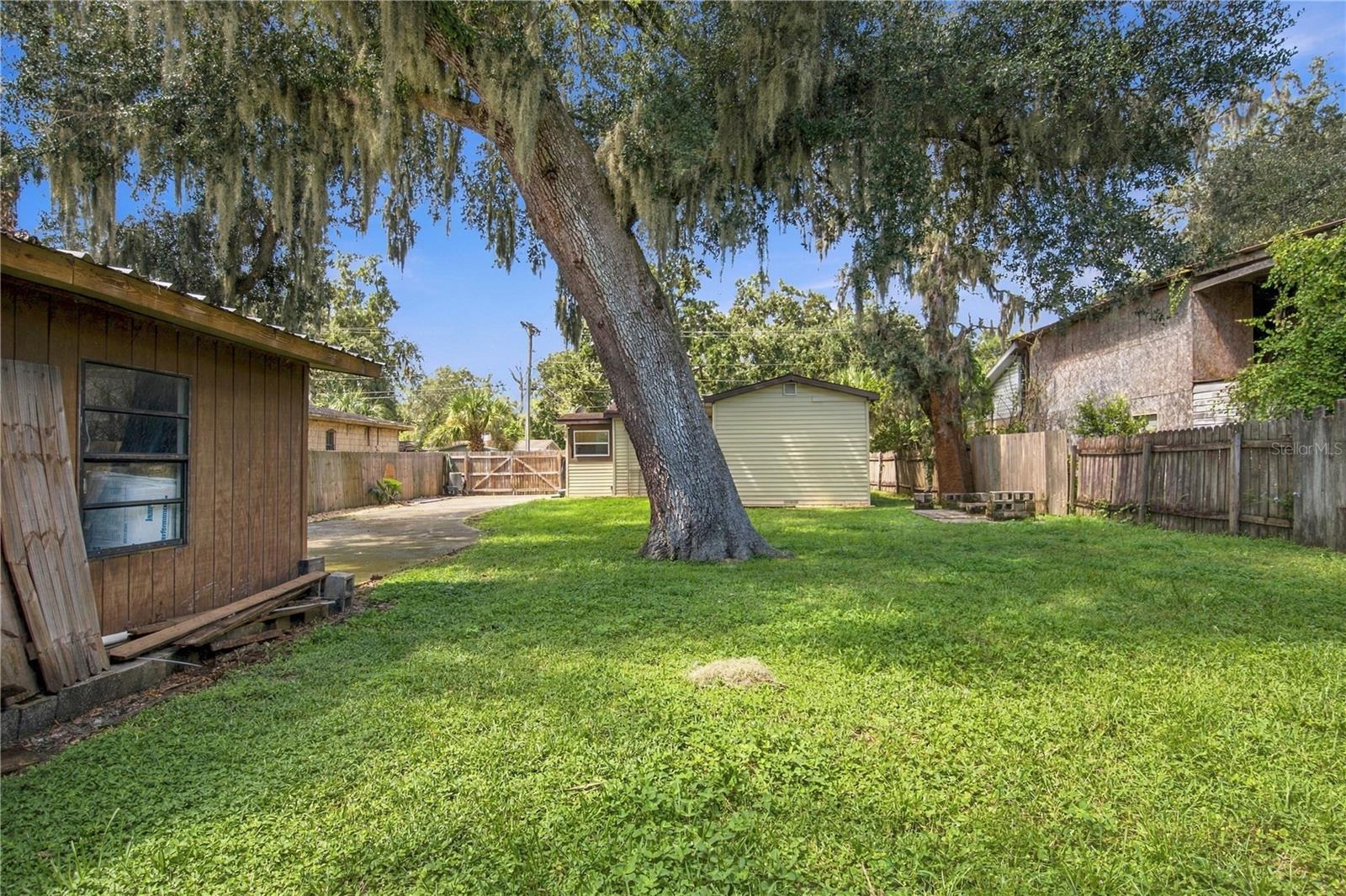 11709 HOYT AVE — photo 31