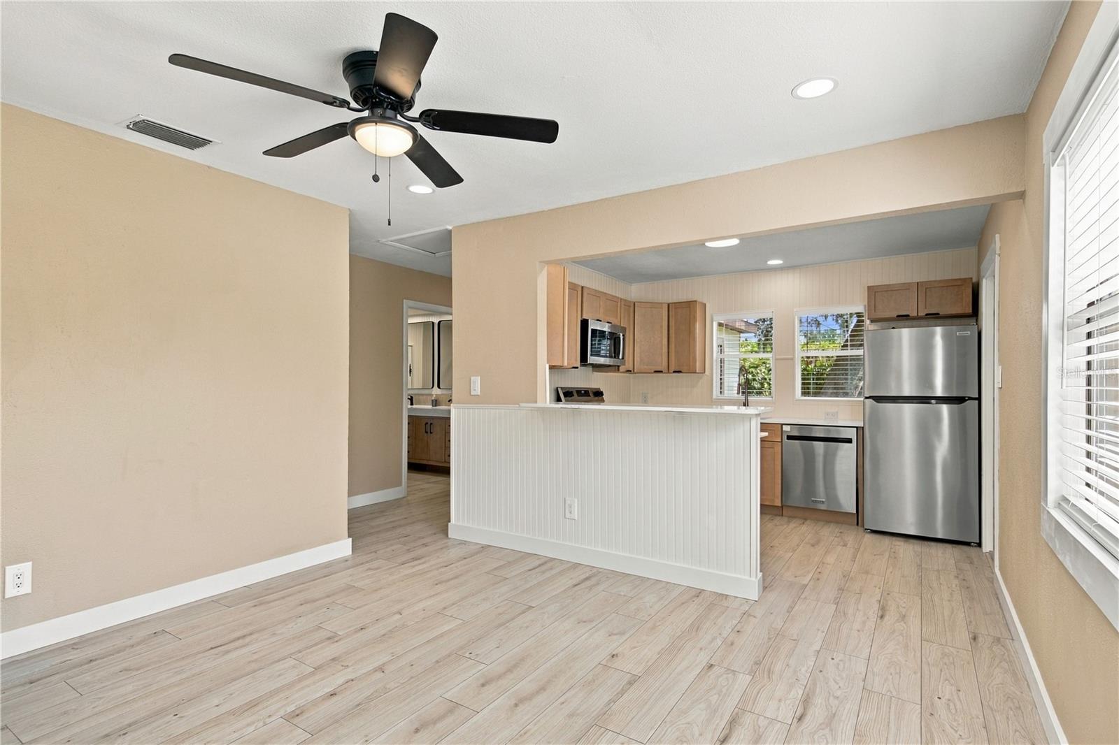 11709 HOYT AVE — photo 6