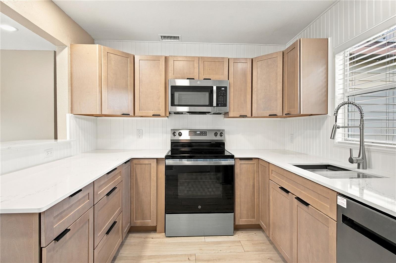 11709 HOYT AVE — photo 13