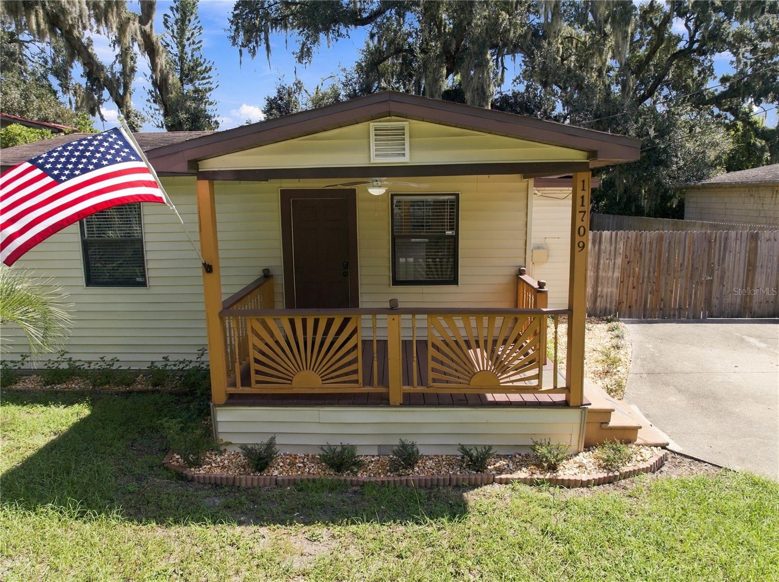 11709 HOYT AVE — photo 3