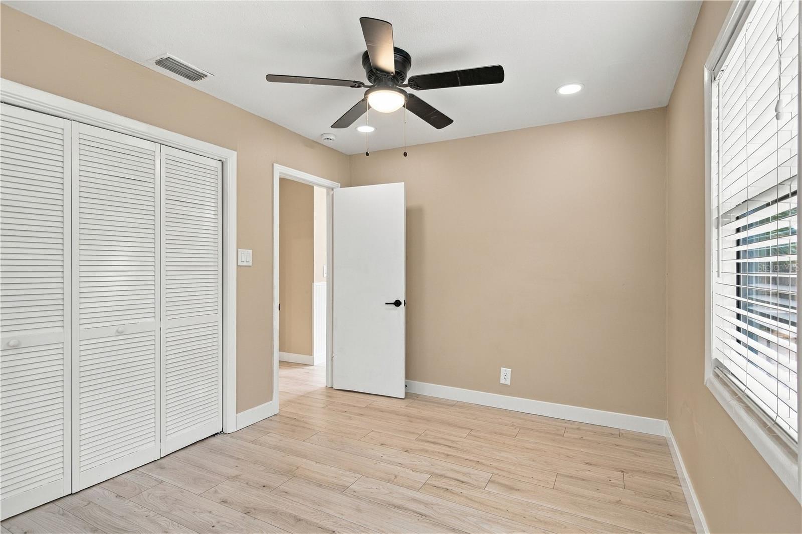 11709 HOYT AVE — photo 22