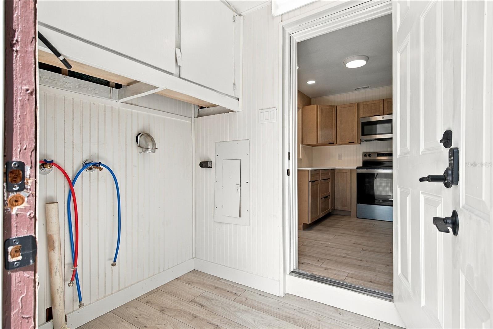 11709 HOYT AVE — photo 28