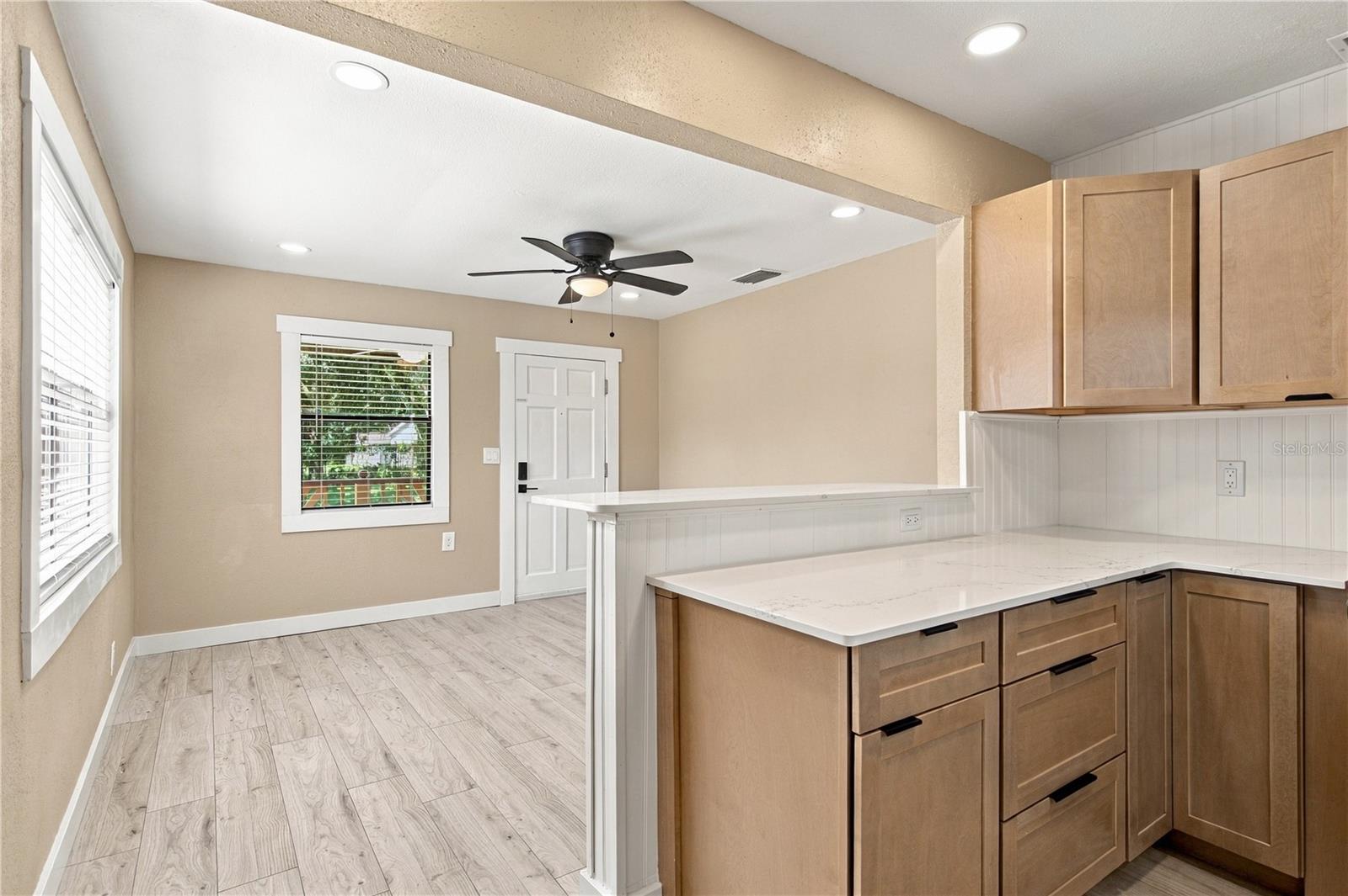 11709 HOYT AVE — photo 10