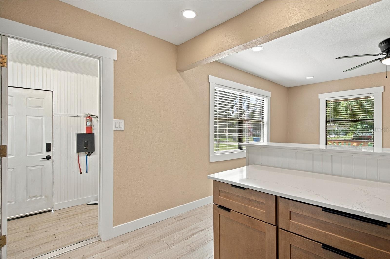11709 HOYT AVE — photo 27