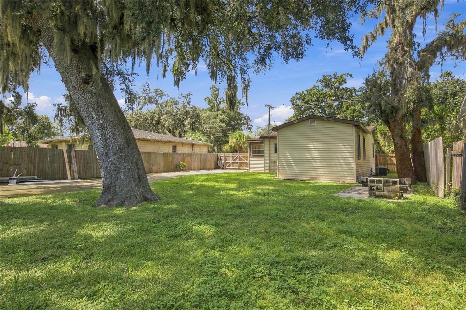 11709 HOYT AVE — photo 29