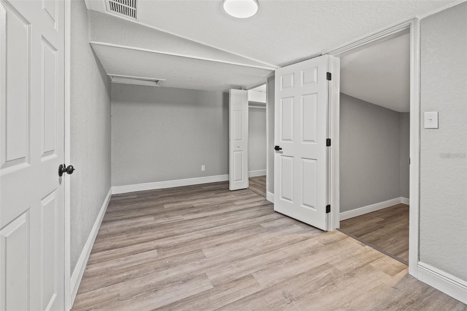 1606 E OSBORNE AVE — photo 18