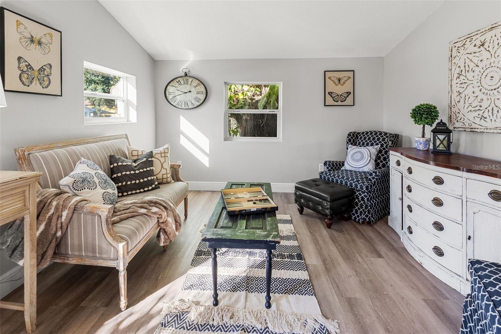 1606 E OSBORNE AVE — photo 4