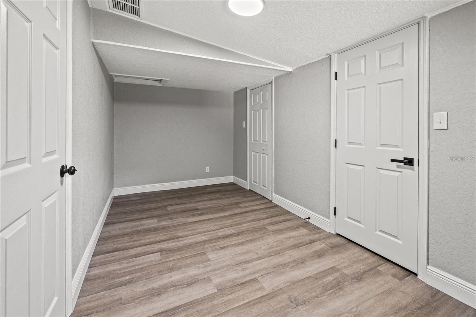 1606 E OSBORNE AVE — photo 17