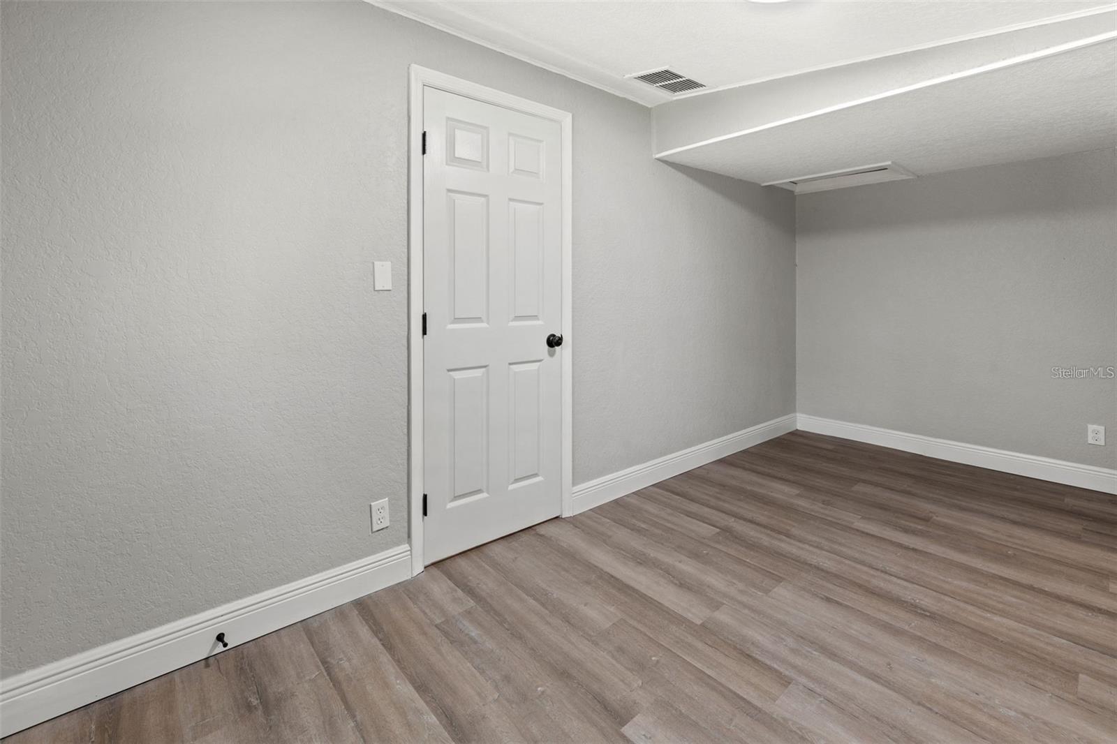 1606 E OSBORNE AVE — photo 22