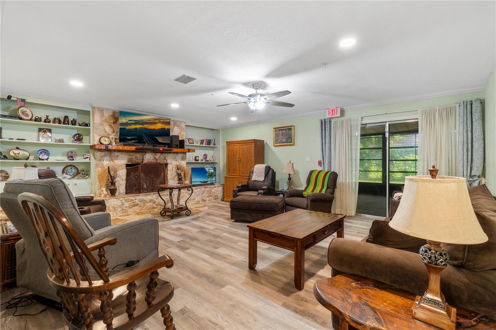 207 W WHEELER RD — photo 5