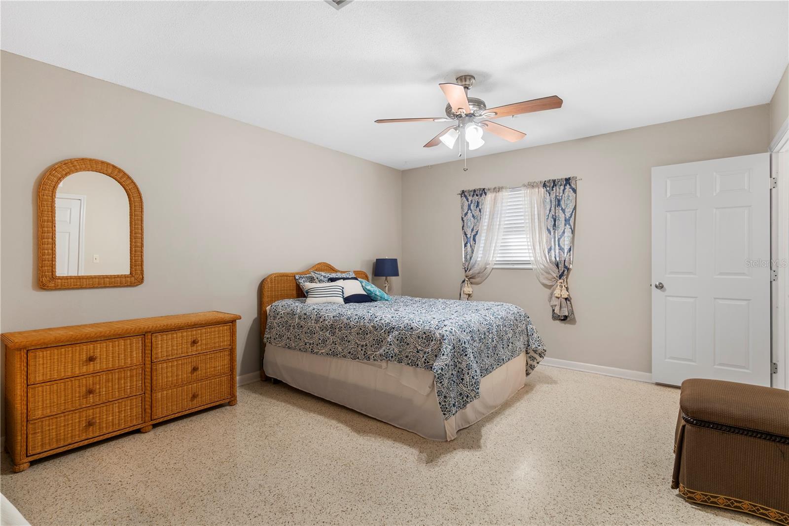 207 W WHEELER RD — photo 25