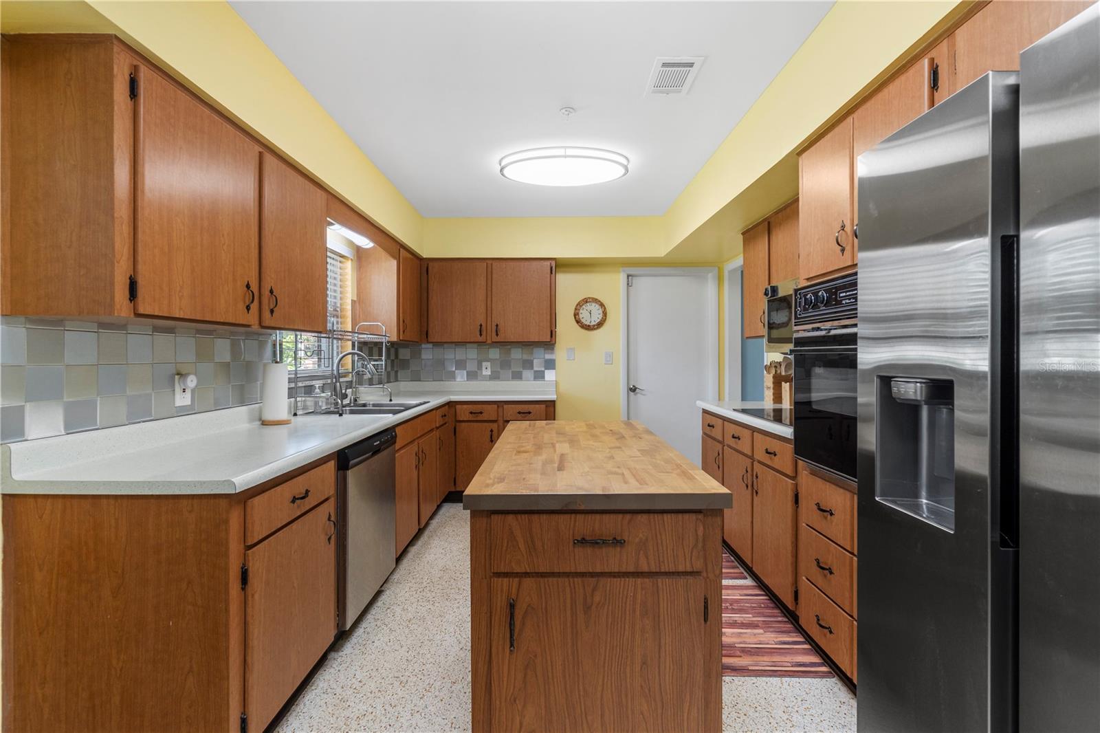 207 W WHEELER RD — photo 13
