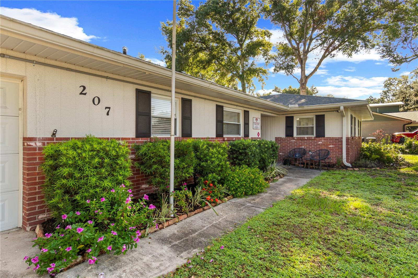 207 W WHEELER RD — photo 3