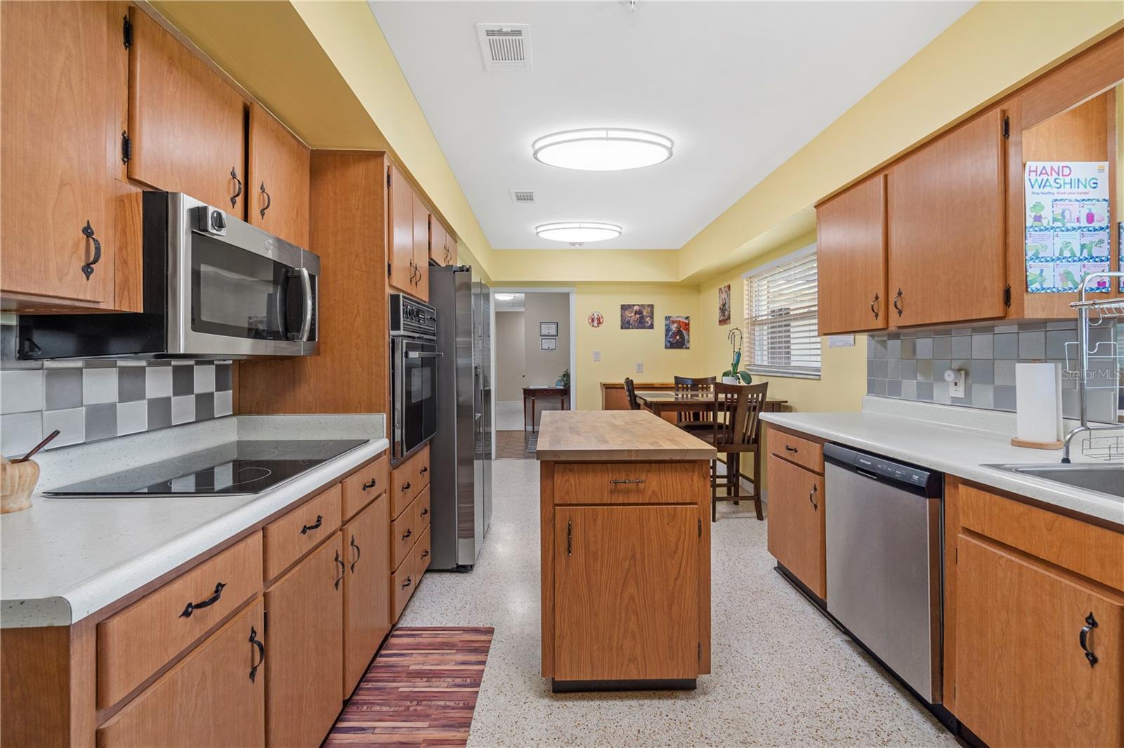 207 W WHEELER RD — photo 12