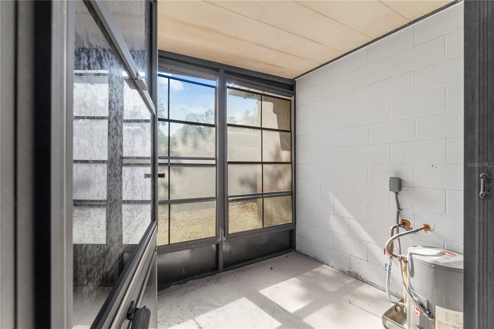 207 W WHEELER RD — photo 37