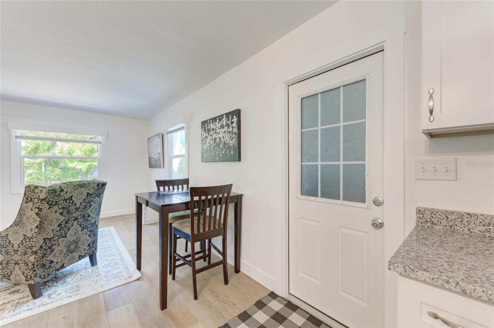 901 OAK ST SW — photo 11