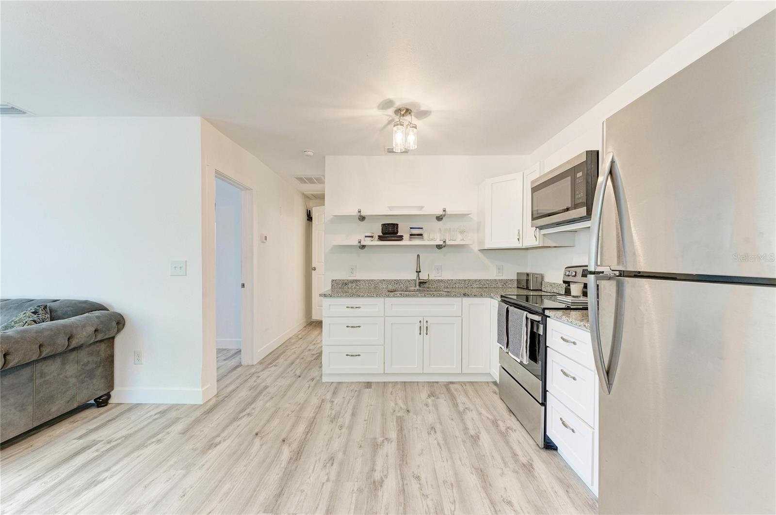 901 OAK ST SW — photo 41