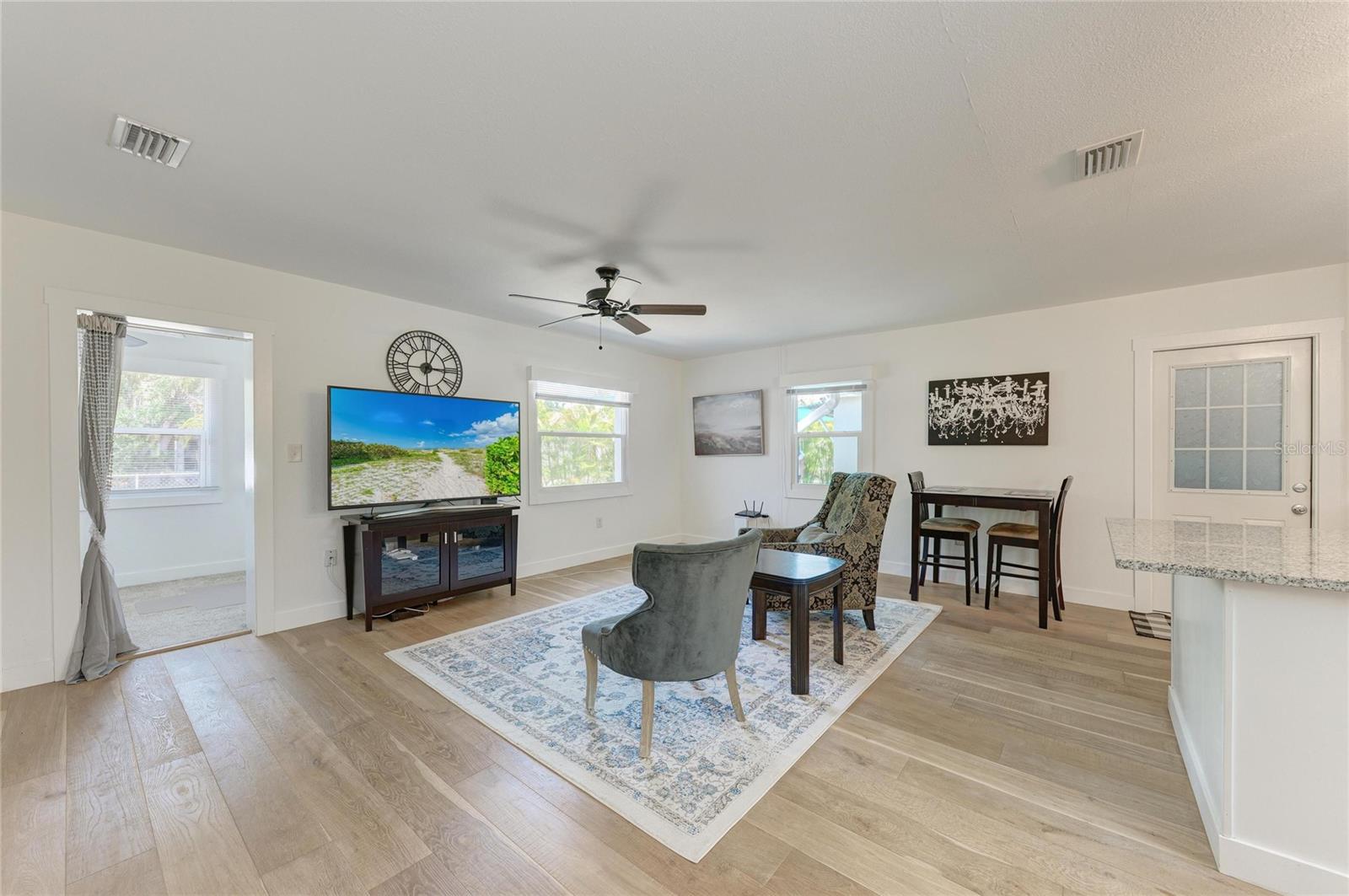 901 OAK ST SW — photo 5