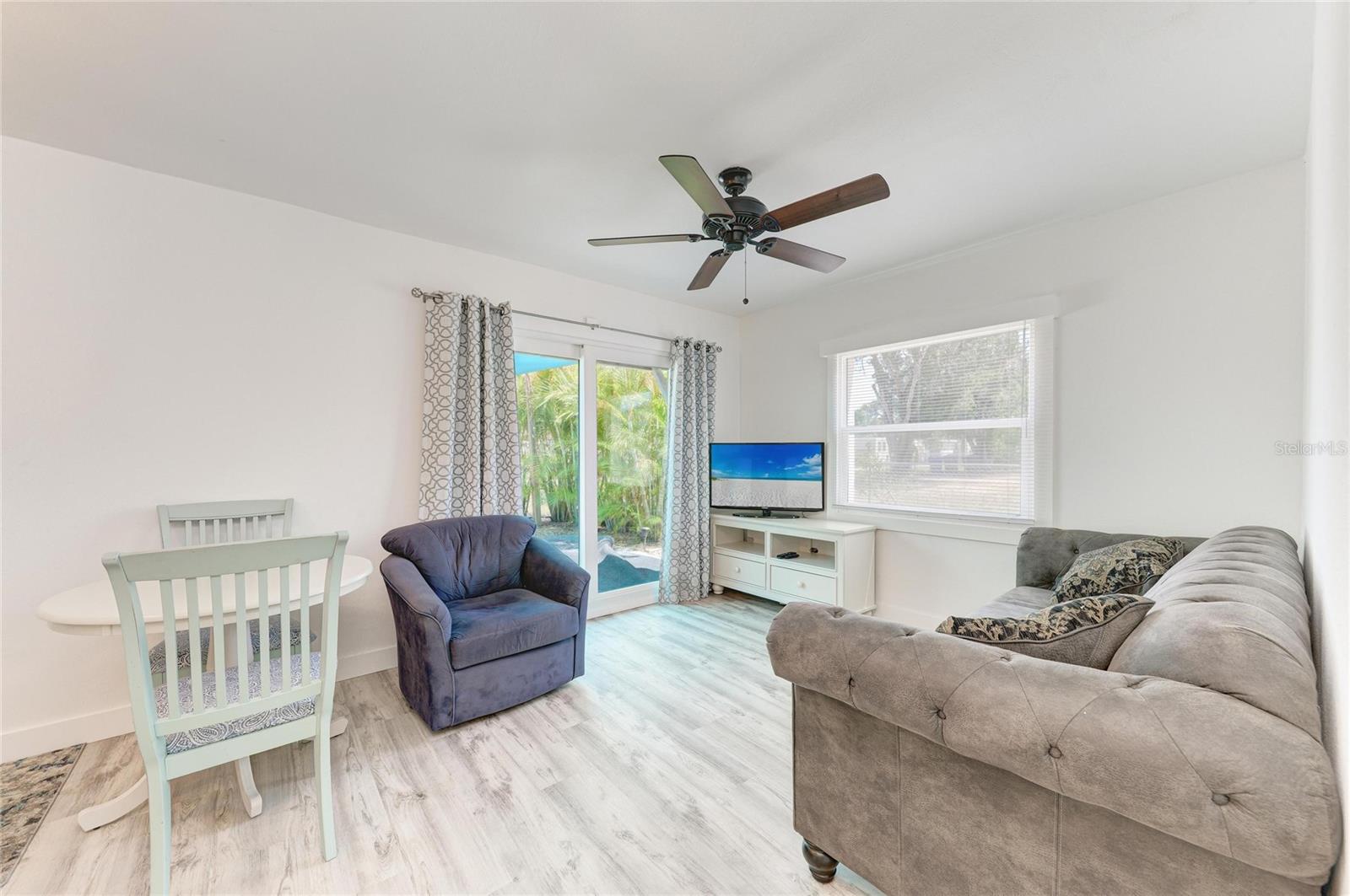 901 OAK ST SW — photo 43