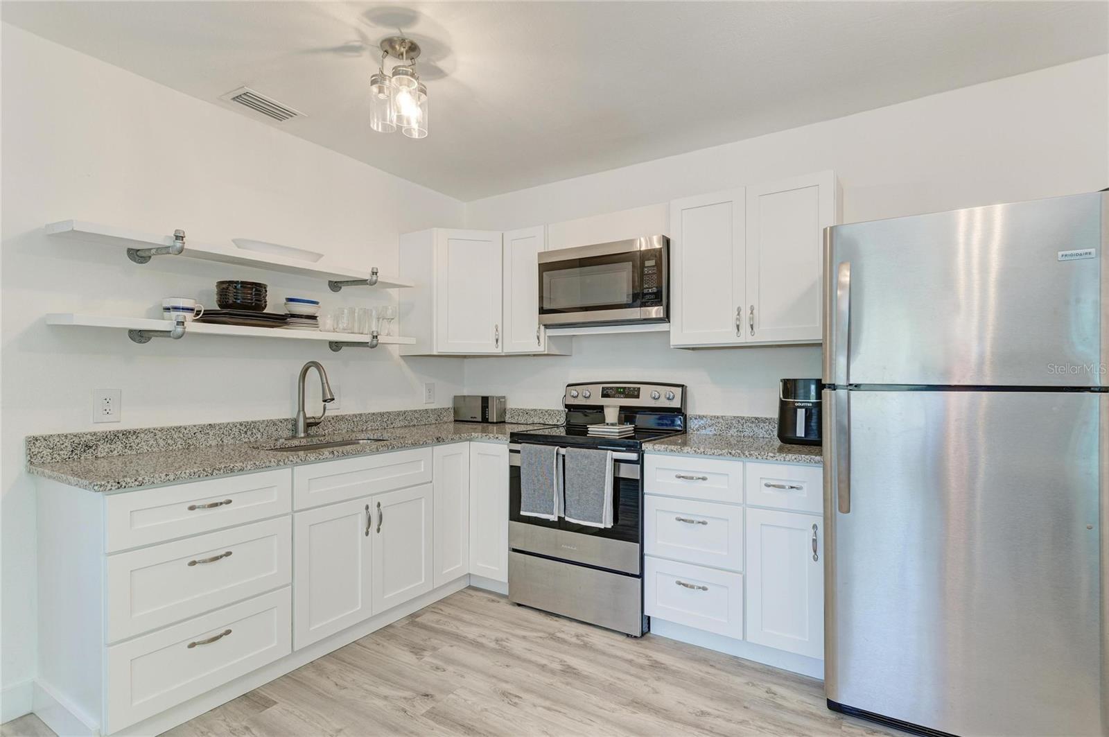 901 OAK ST SW — photo 46