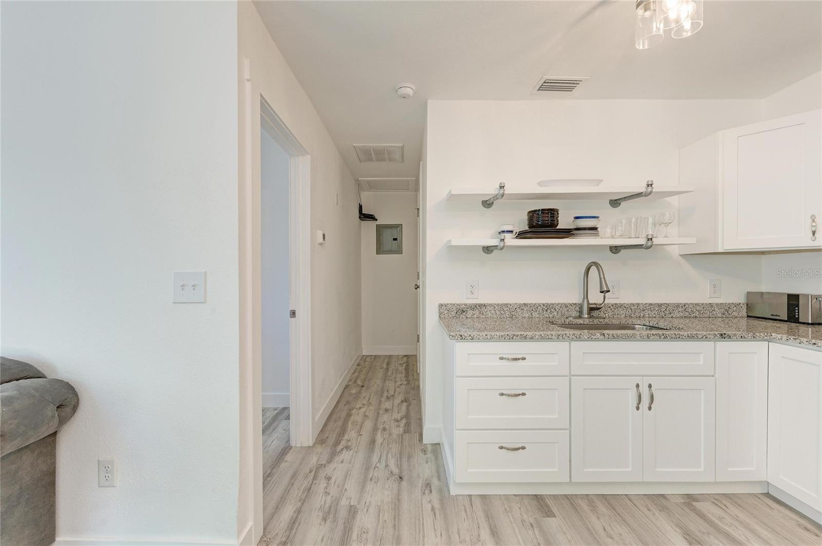 901 OAK ST SW — photo 47