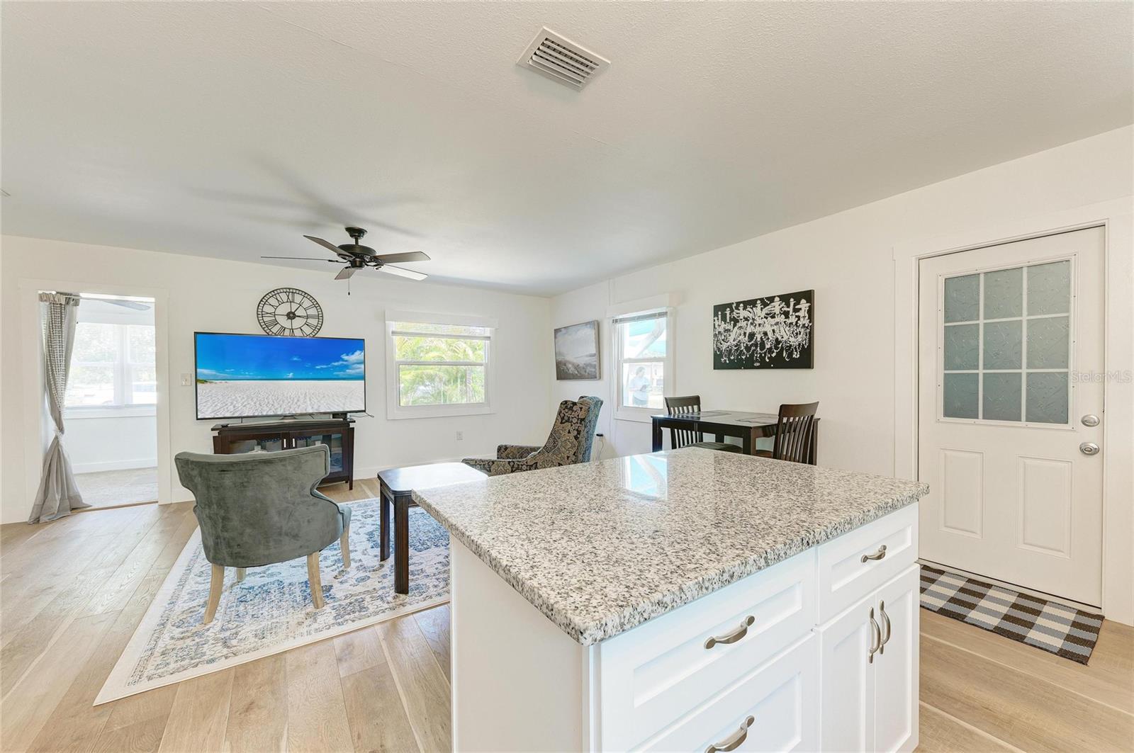 901 OAK ST SW — photo 14