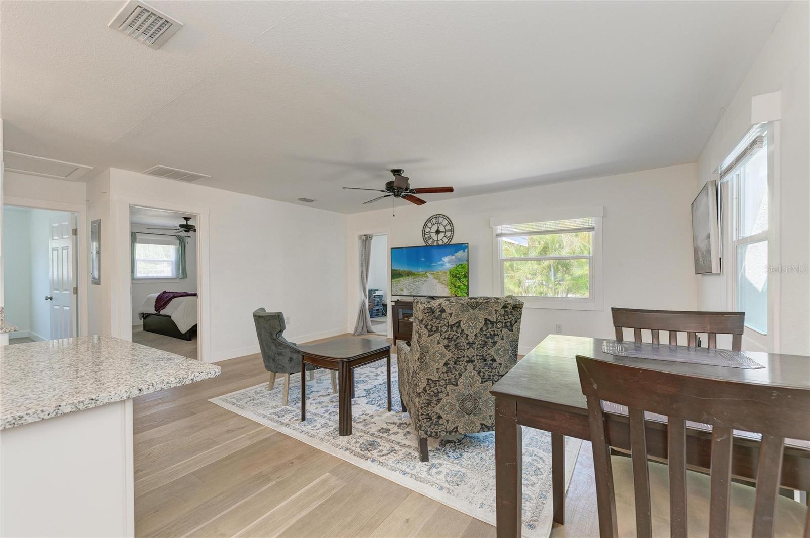 901 OAK ST SW — photo 9