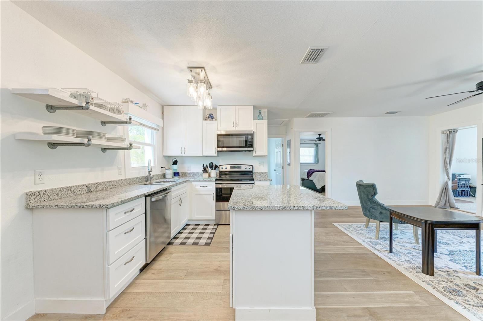 901 OAK ST SW — photo 10
